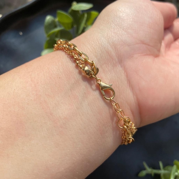 Little Hearts Gold Luxury Bracelet - Picture 6 of 8